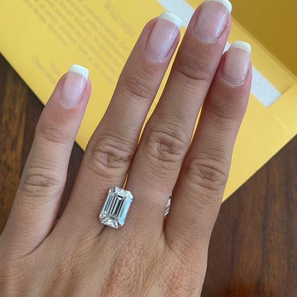 5 carat emerald cut moissanite diamond gemstone - Picture 2 of 7